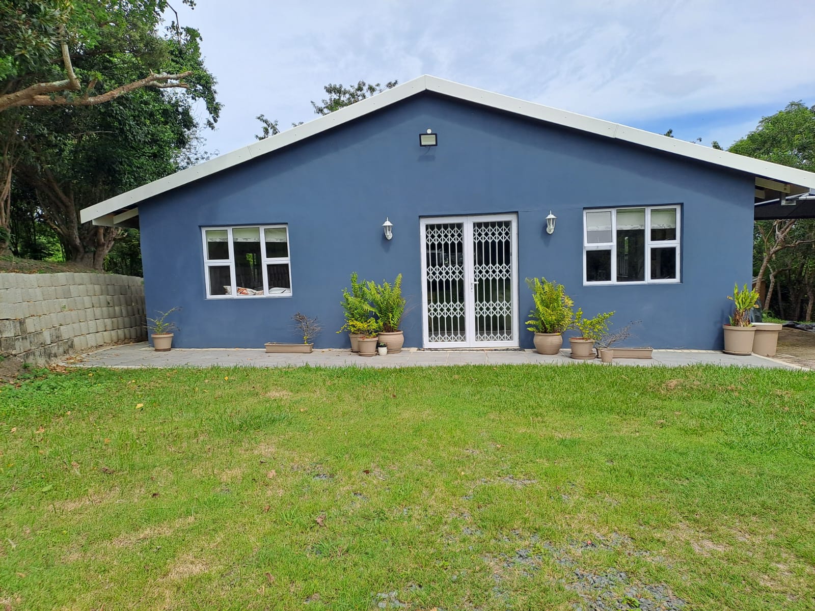 Cottage front facade and lawn